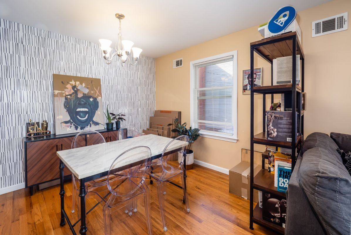 43 Manhattan Ave - Photo 4 of 13