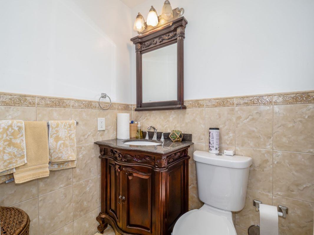 43 Manhattan Ave - Photo 6 of 13