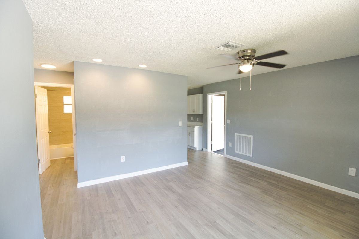 7138 Oakwood Dr - Photo 3 of 27