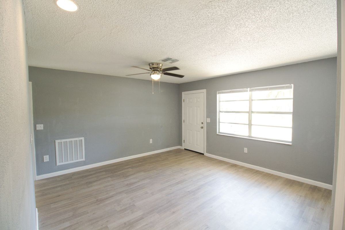 7138 Oakwood Dr - Photo 4 of 27