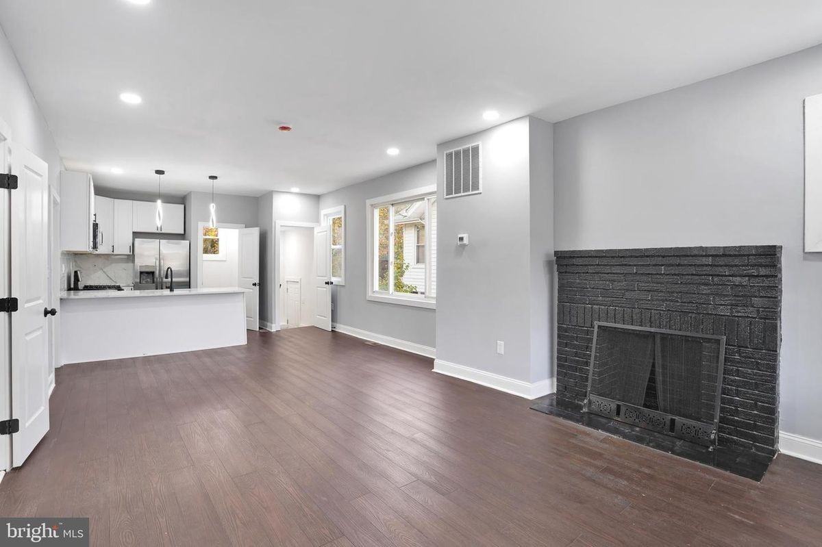 2838 27th St Ne - Photo 3 of 28