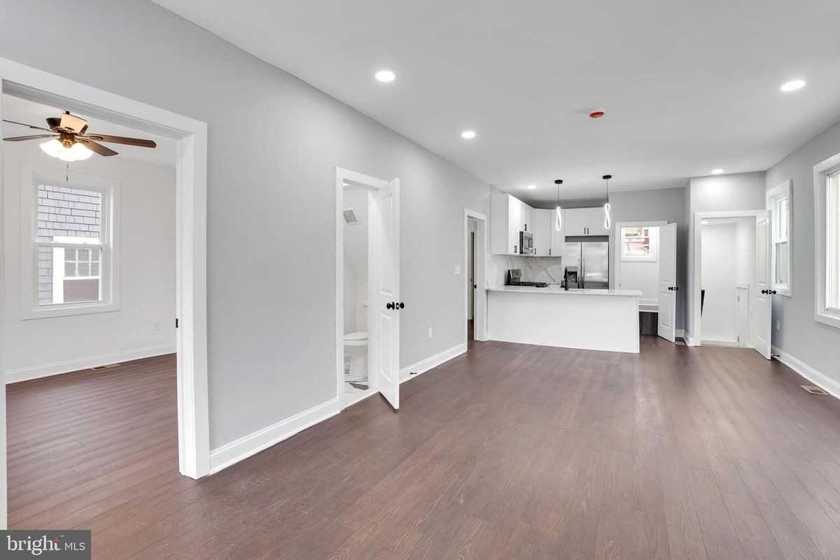 2838 27th St Ne - Photo 4 of 28