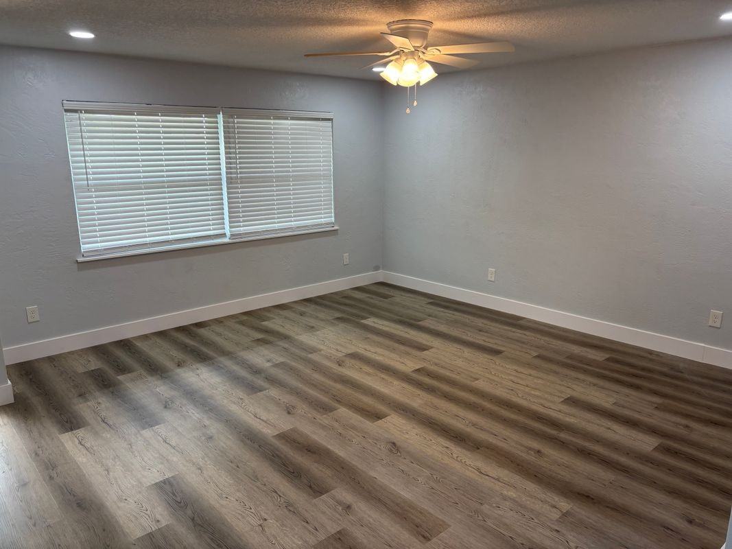 977 E Normandy Blvd - Photo 2 of 9
