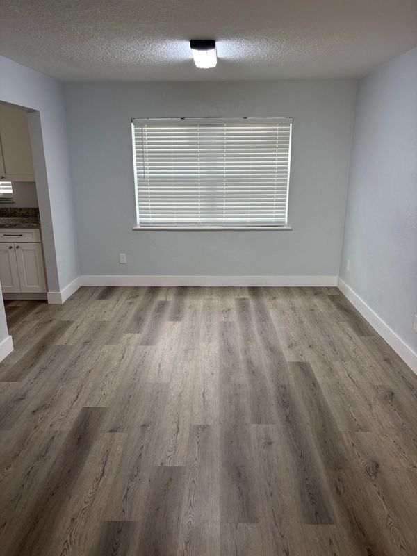 977 E Normandy Blvd - Photo 3 of 9