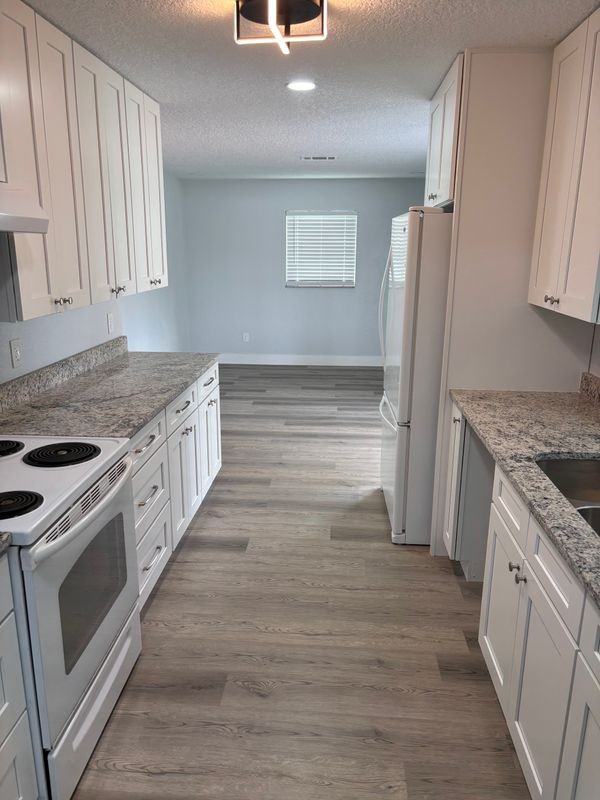 977 E Normandy Blvd - Photo 4 of 9