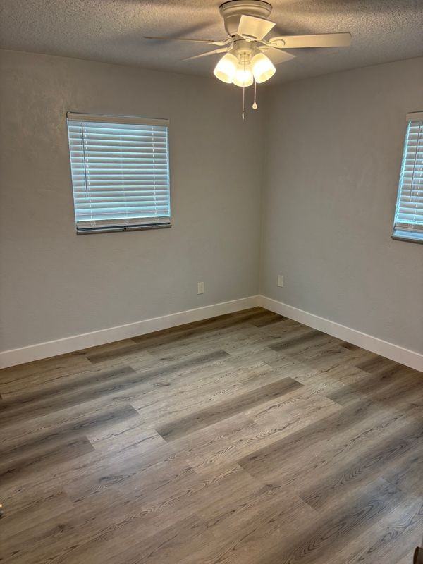 977 E Normandy Blvd - Photo 7 of 9