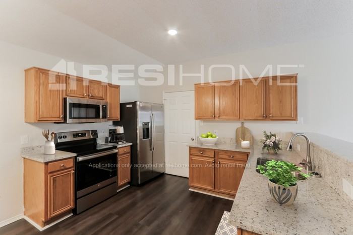 10427 Blackjack Oaks Dr - Photo 3 of 17