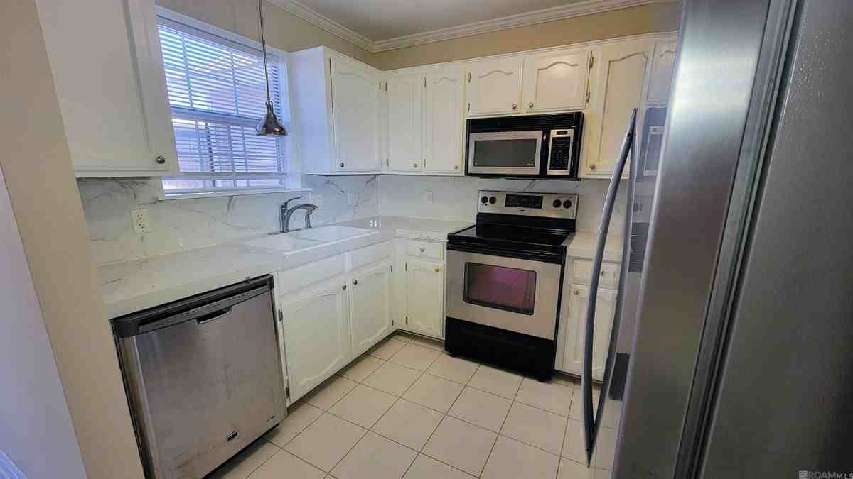 9007 Highland Rd ##34 - Photo 3 of 22