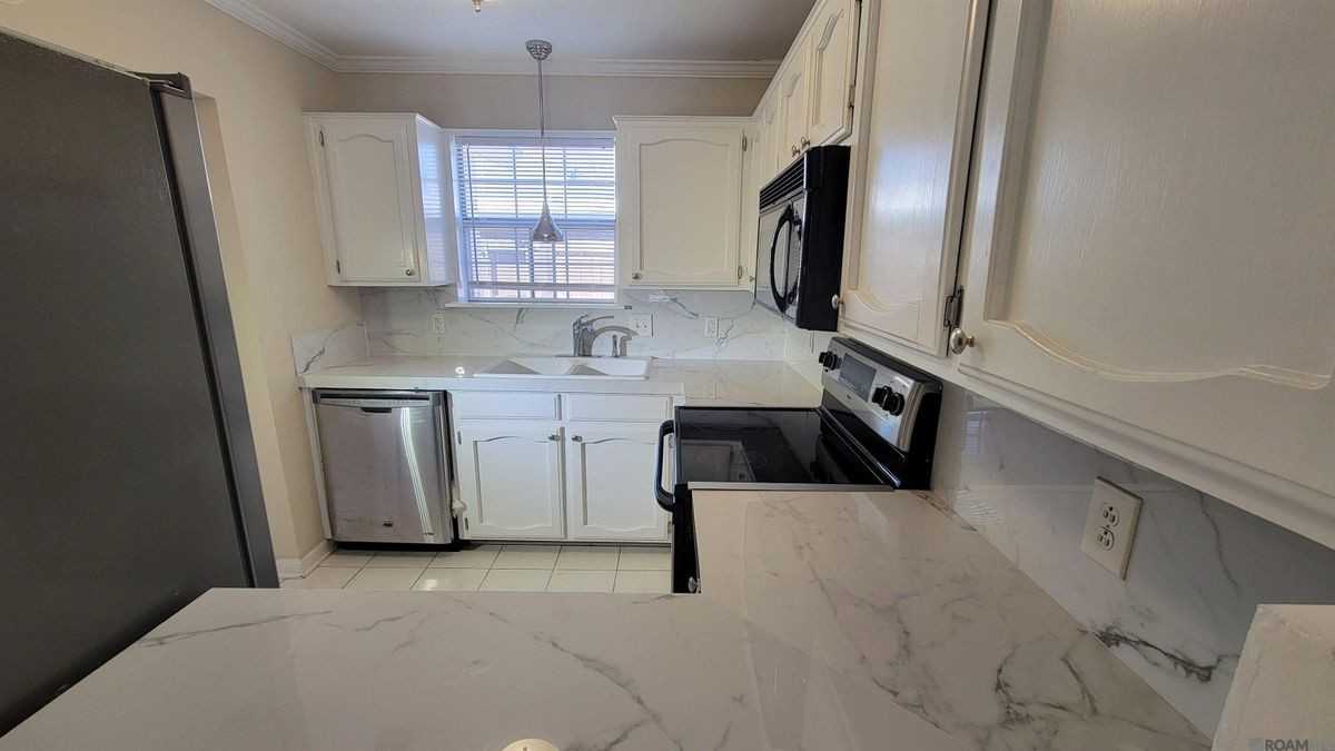 9007 Highland Rd ##34 - Photo 5 of 22