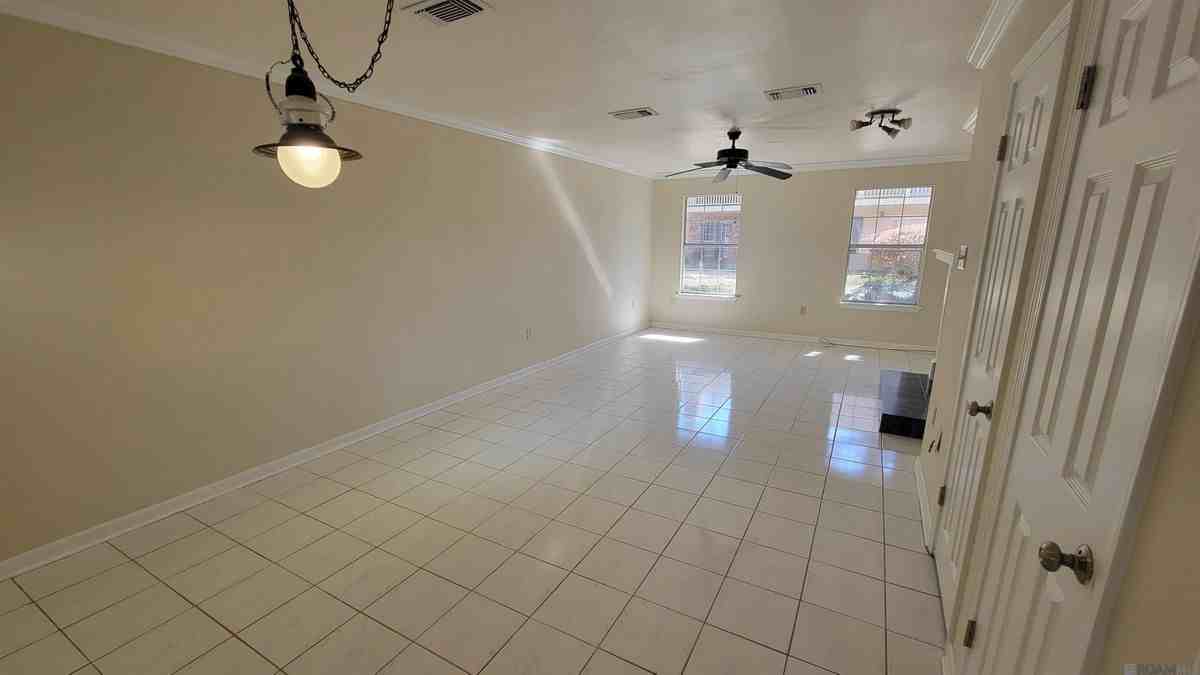 9007 Highland Rd ##34 - Photo 6 of 22