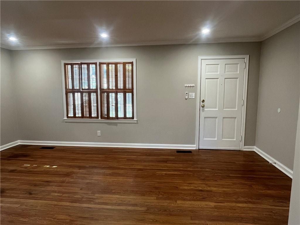 1192 Kingsley Cir Ne - Photo 5 of 34