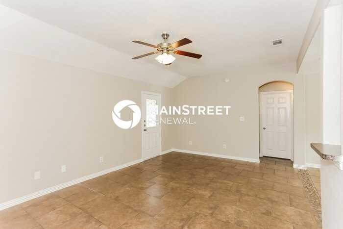 3448 Heatherbend St - Photo 3 of 15