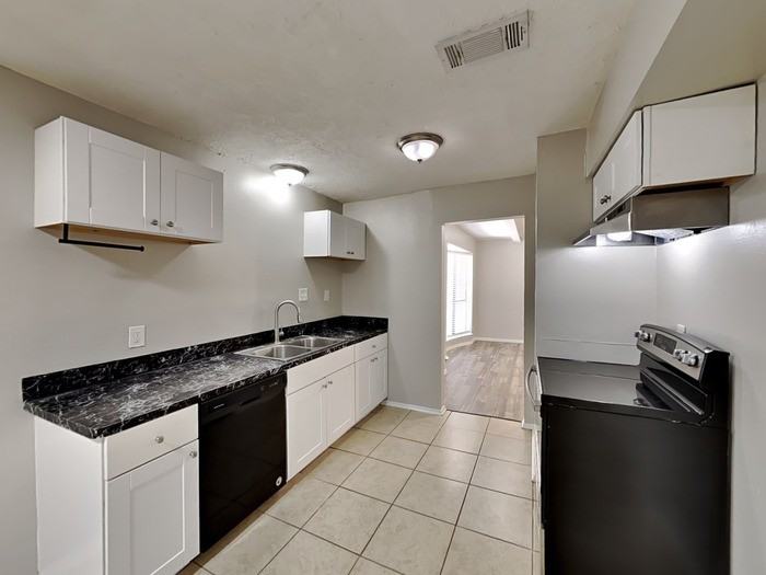 809 Lochmoor Ln - Photo 7 of 23
