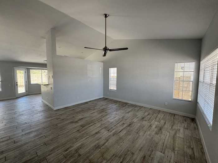 1010 W Sequoia Dr - Photo 4 of 23