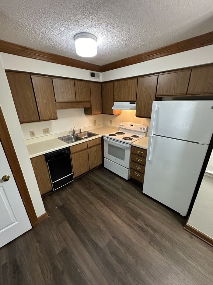 3511 Ivy Commons Dr #201 - Photo 3 of 8