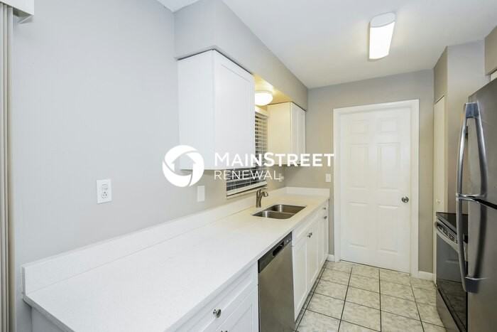 965 Calbert Ln - Photo 5 of 17