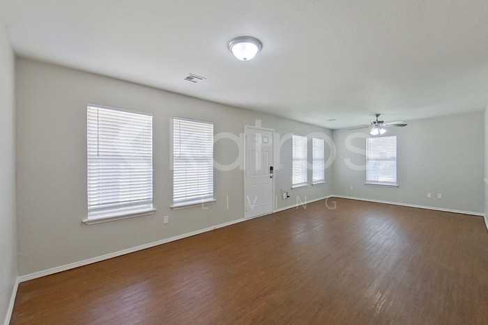 2010 Creekridge Dr - Photo 2 of 21