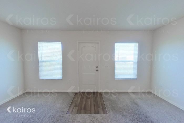 305 Ne 23rd Ter - Photo 5 of 19