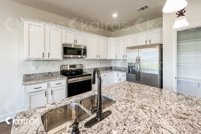 21150 Chardonnay Dr - Photo 5 of 15