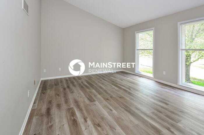404 Ne Station Dr - Photo 4 of 17