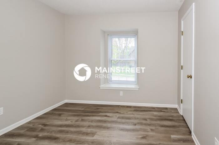 404 Ne Station Dr - Photo 6 of 17