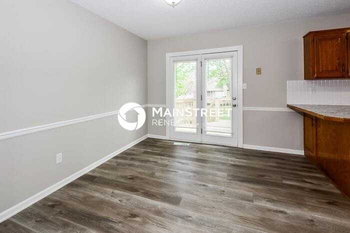 404 Ne Station Dr - Photo 7 of 17