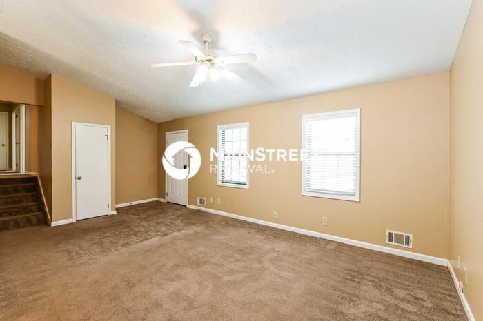 372 Kings Hill Ct - Photo 6 of 18
