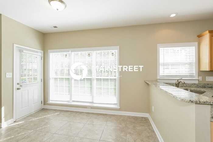 4000 Enderbury Dr - Photo 4 of 15