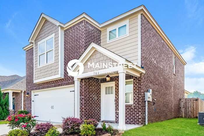 560 Reading Ln - Photo 2 of 20