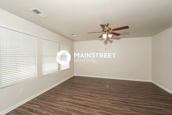 560 Reading Ln - Photo 5 of 20