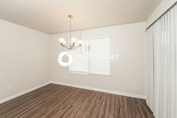 560 Reading Ln - Photo 6 of 20