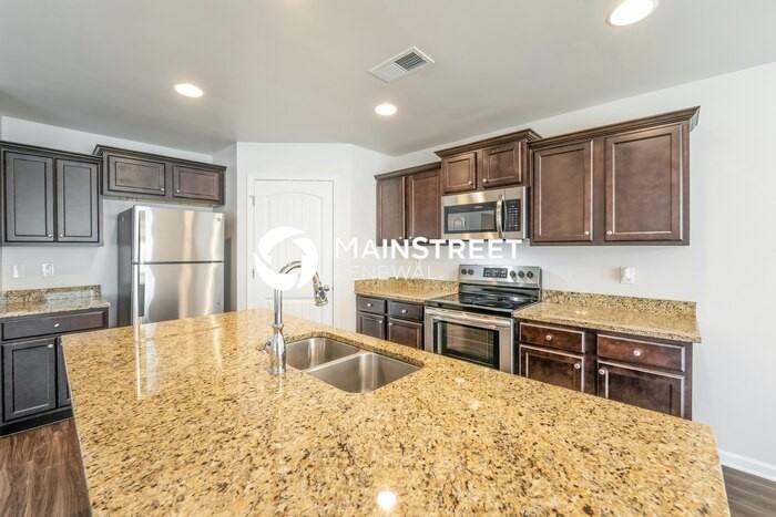 560 Reading Ln - Photo 7 of 20