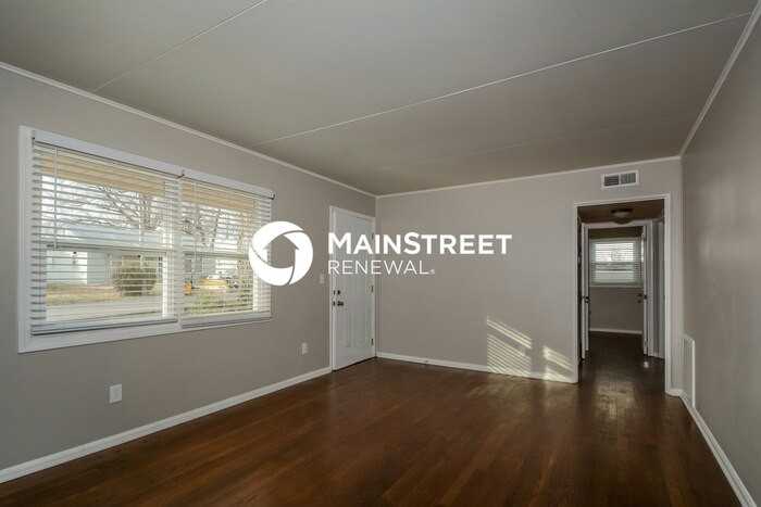 2357 Englewood Ct - Photo 4 of 15