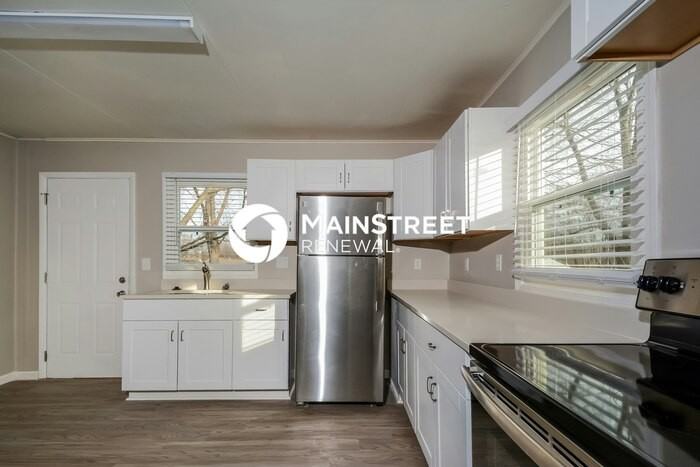 2357 Englewood Ct - Photo 5 of 15