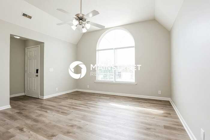 1018 Cheryl Ln - Photo 4 of 16