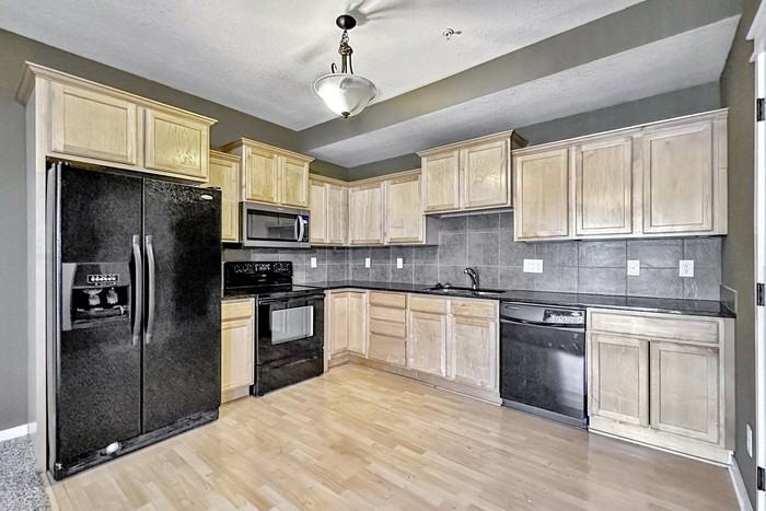 207 Ne 45th Ln - Photo 4 of 22