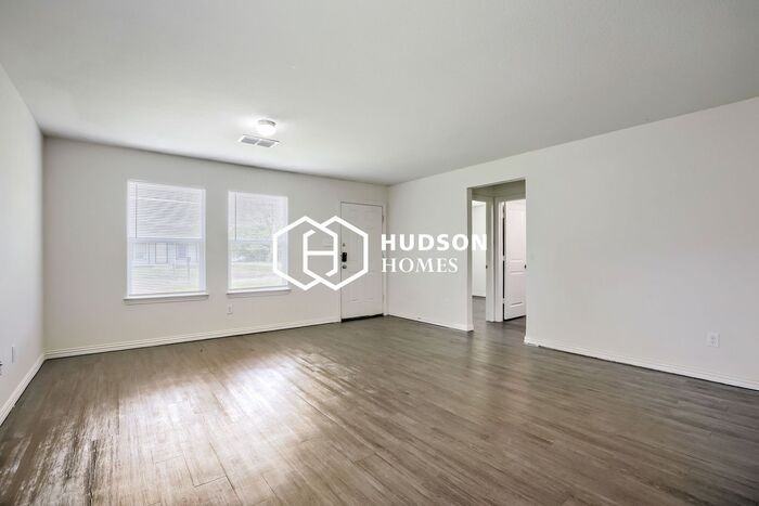 1805 Wellington St - Photo 3 of 14