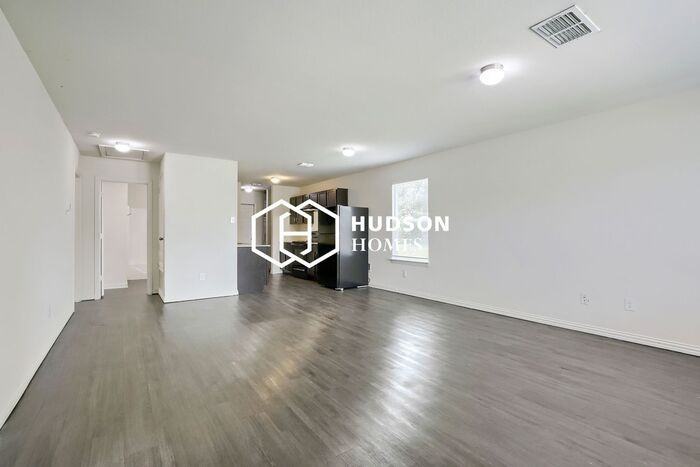1805 Wellington St - Photo 4 of 14