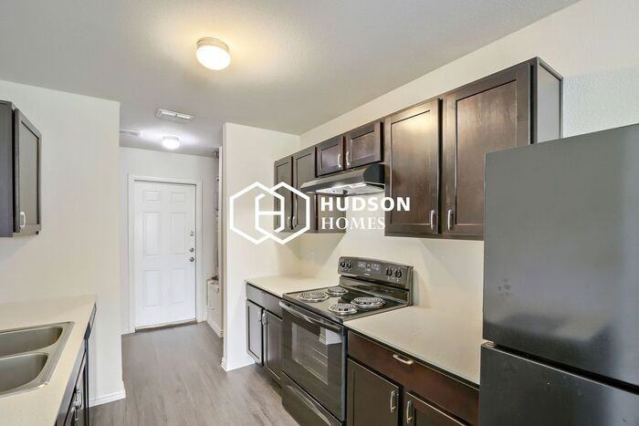 1805 Wellington St - Photo 5 of 14