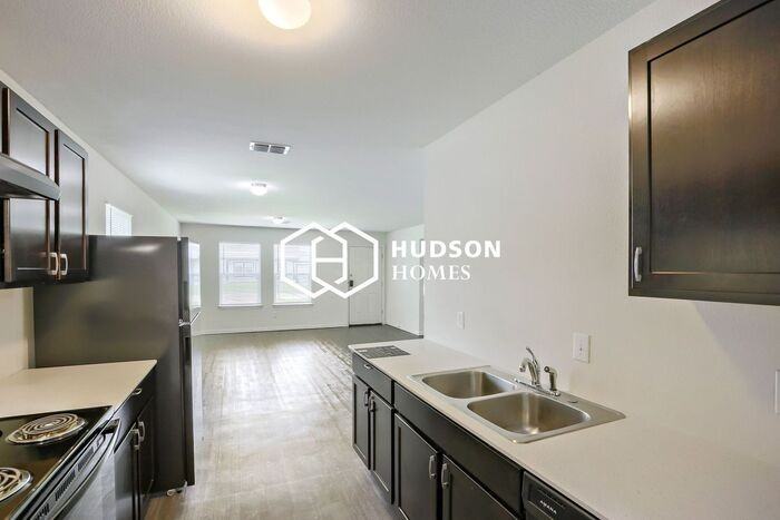 1805 Wellington St - Photo 6 of 14