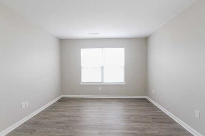 224 Rolling Ridge Dr - Photo 4 of 10