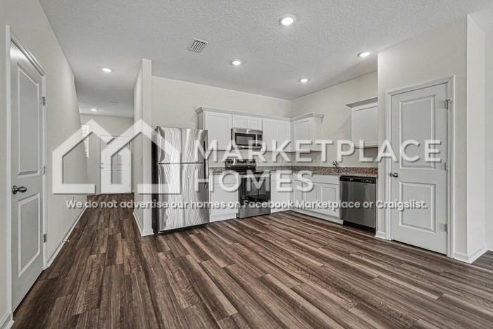 11777 Sylvia St - Photo 7 of 31