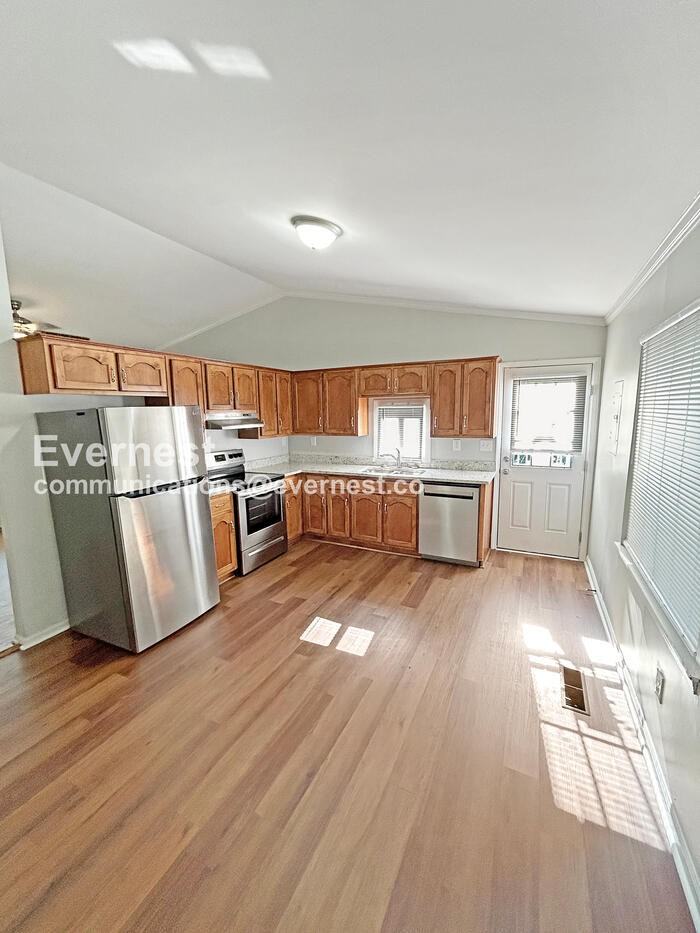 1925 2nd Ave - Photo 4 of 13