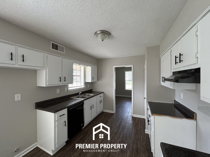 7429 Palgrave Ln - Photo 4 of 20