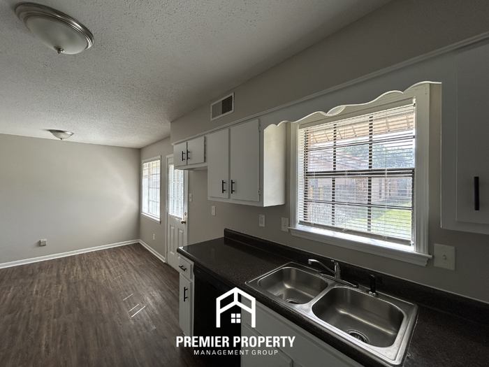 7429 Palgrave Ln - Photo 5 of 20