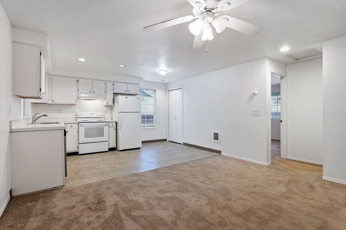 12047 Se Foster Rd - Photo 5 of 19