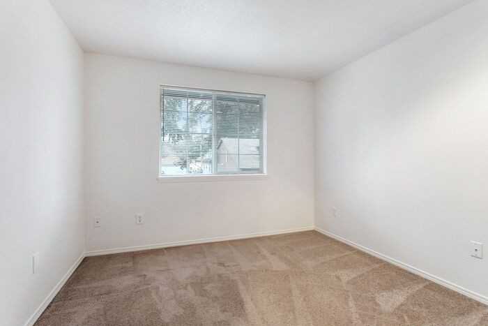 12047 Se Foster Rd - Photo 7 of 19