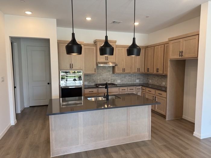 1218 Daybreak Dr - Photo 3 of 24