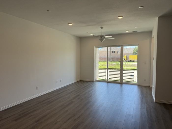 1218 Daybreak Dr - Photo 5 of 24