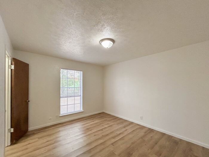 900 Willowwood St #27 - Photo 6 of 23